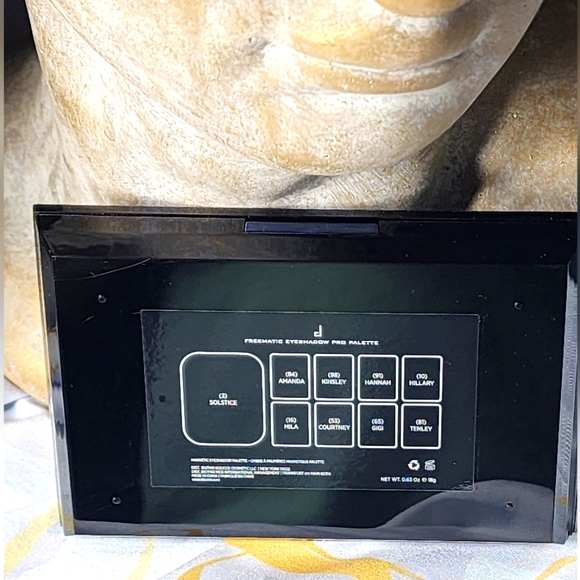 Doucce Freematic Smokey Eyeshadow Pro 9 Shade Palette NEW - Picture 7 of 10